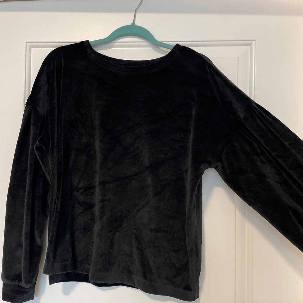 boutique black velvet long sleeve top